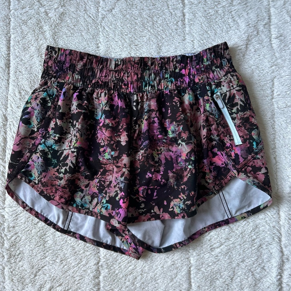 LULULEMON Tracker Low-Rise Lined Short 4"